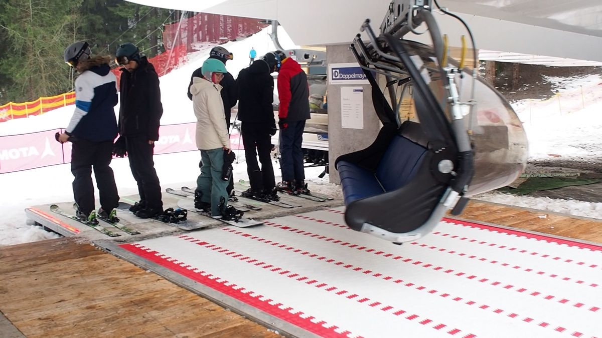 Největší ski areál v Beskydech má novou lanovku. Lyžaři jsou nadšení